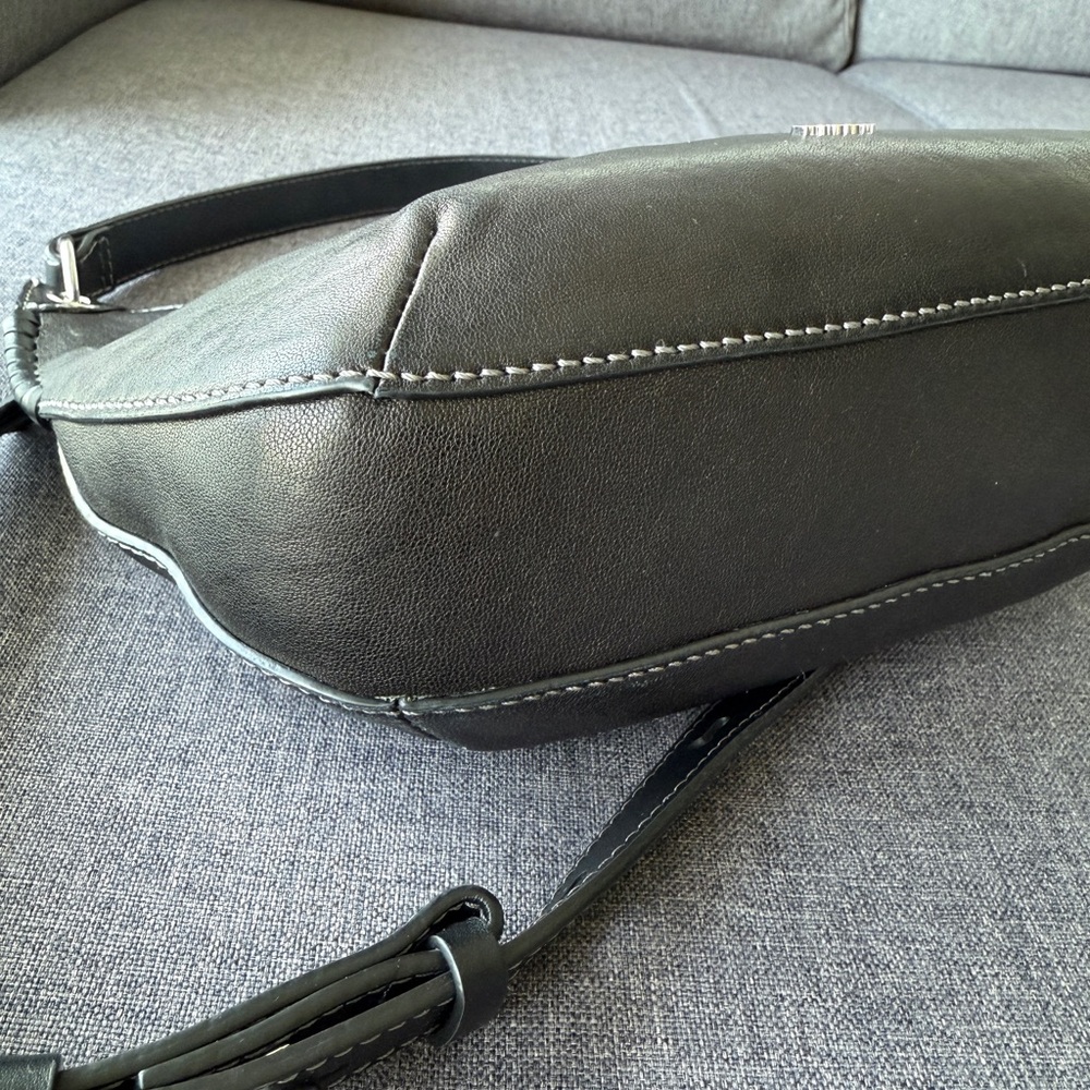 Black Swing Handbag - Picture 7 of 12